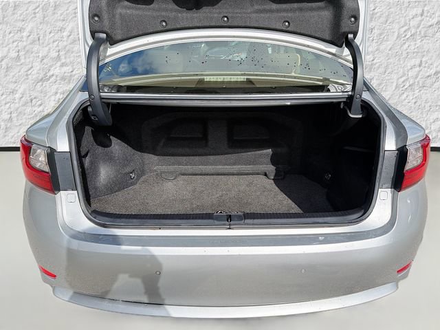 Used 2016 Lexus ES 300h w/ Luxury Package w/Wood Trim image 12