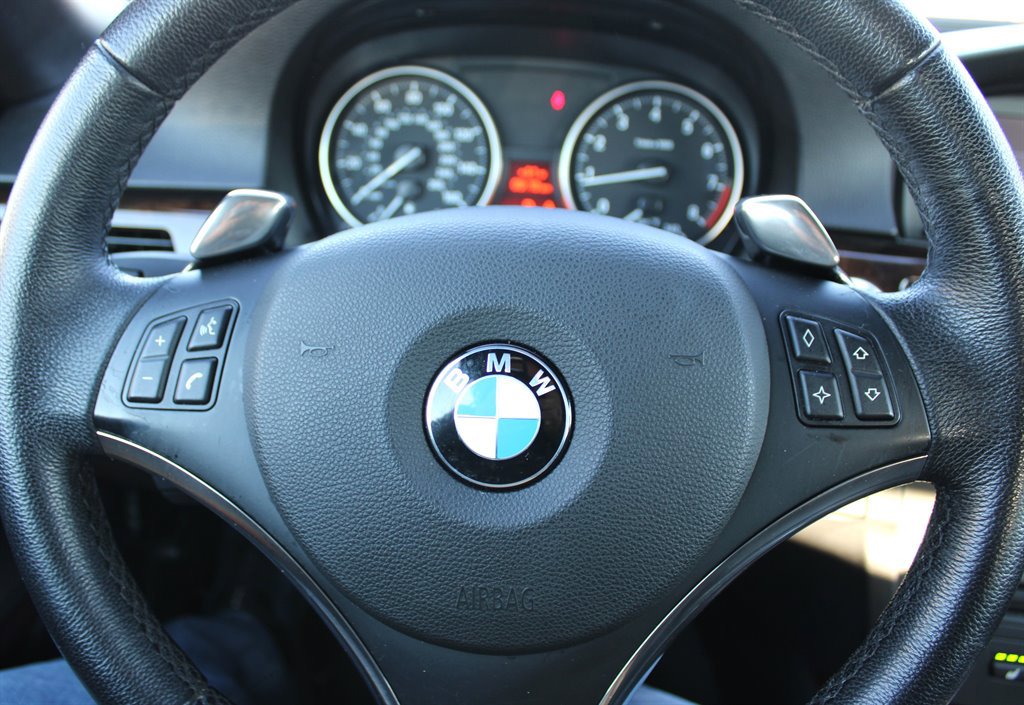 Used 2008 BMW 335i Convertible image 29