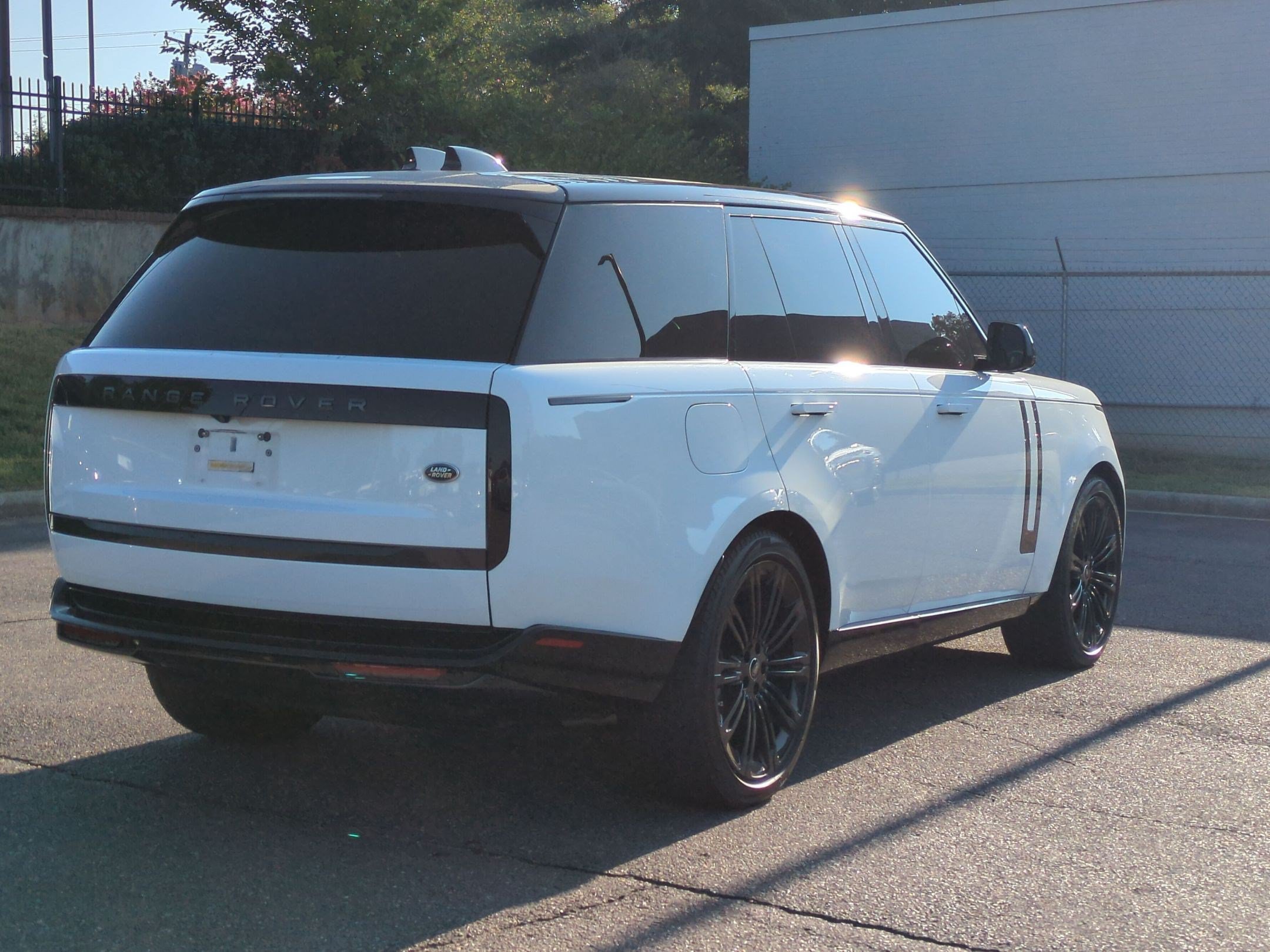 Used 2022 Land Rover Range Rover SE AWD/4WD image 3