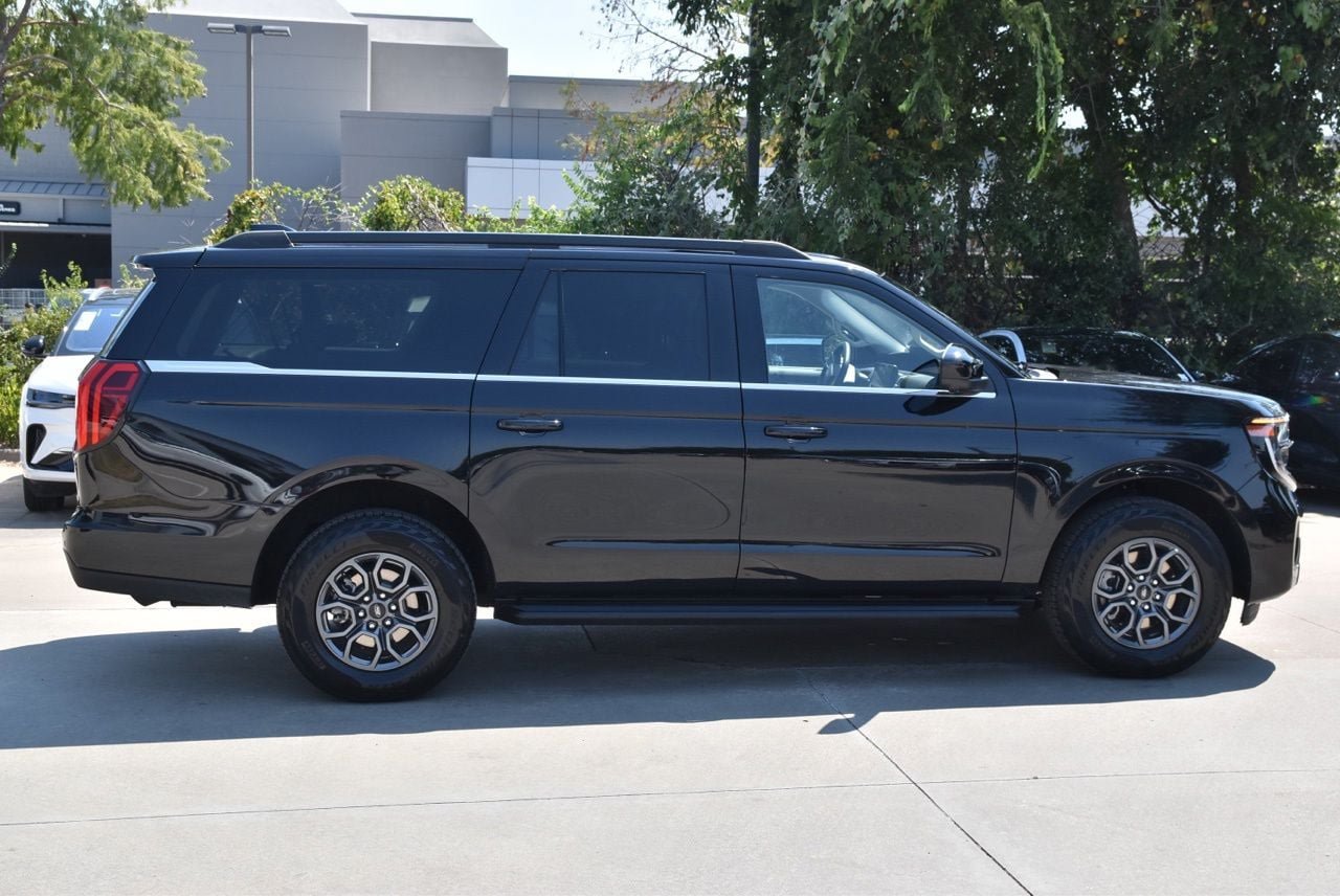 Used 2025 Ford Expedition Max Active RWD image 6
