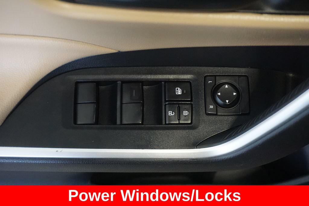 Used 2022 Toyota RAV4 LE AWD/4WD image 6