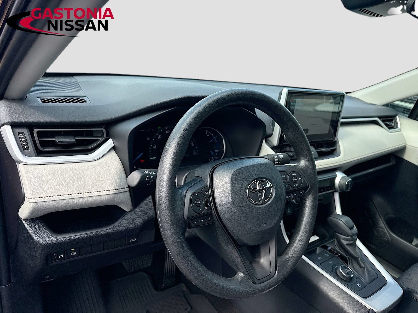 Used 2025 Toyota RAV4 XLE w/ Convenience Package AWD/4WD image 11
