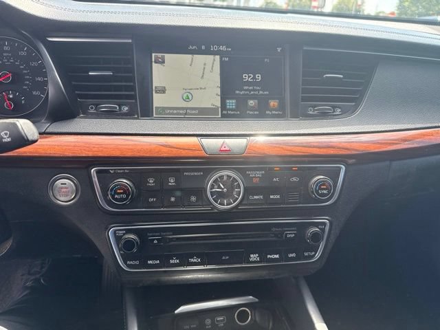 Used 2017 Kia Cadenza Premium w/ Luxury Package FWD image 32