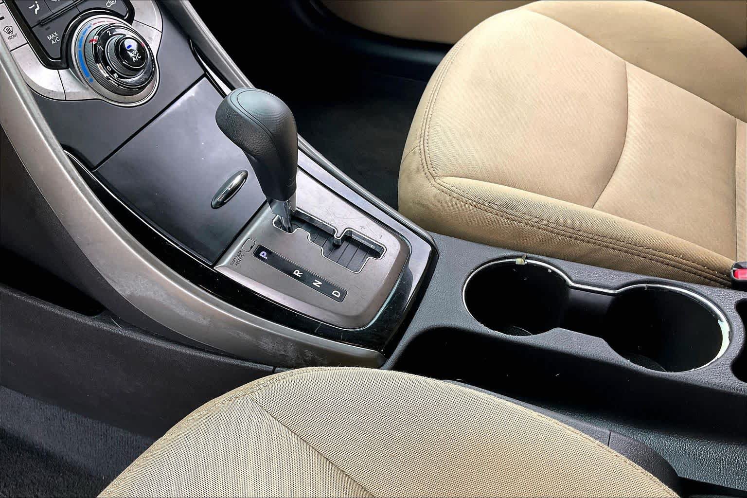 Used 2013 Hyundai Elantra GLS FWD image 17