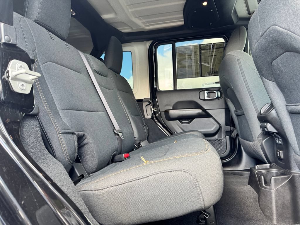 Used 2024 Jeep Wrangler Unlimited Sahara AWD/4WD image 14