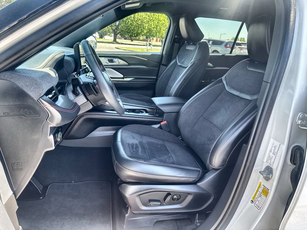 Used 2025 Ford Explorer ST AWD/4WD image 11