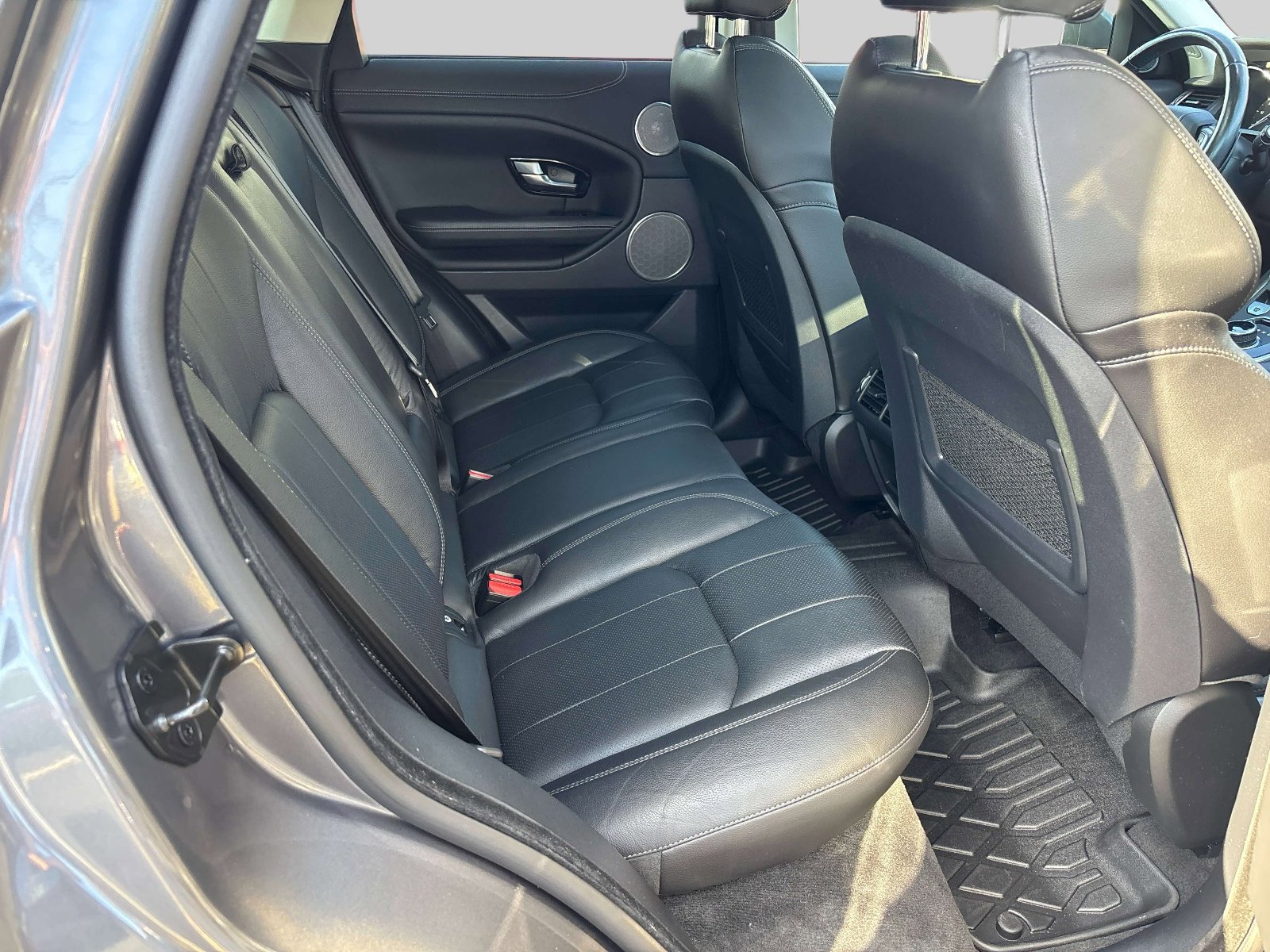 Used 2018 Land Rover Range Rover Evoque image 14