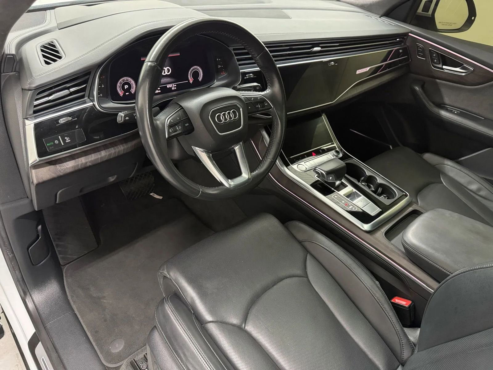 Used 2019 Audi Q8 Prestige w/ Luxury Package AWD/4WD image 2