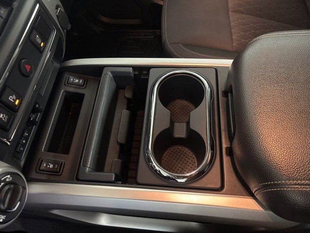 Used 2021 Nissan Titan SV w/ SV Convenience Package image 21