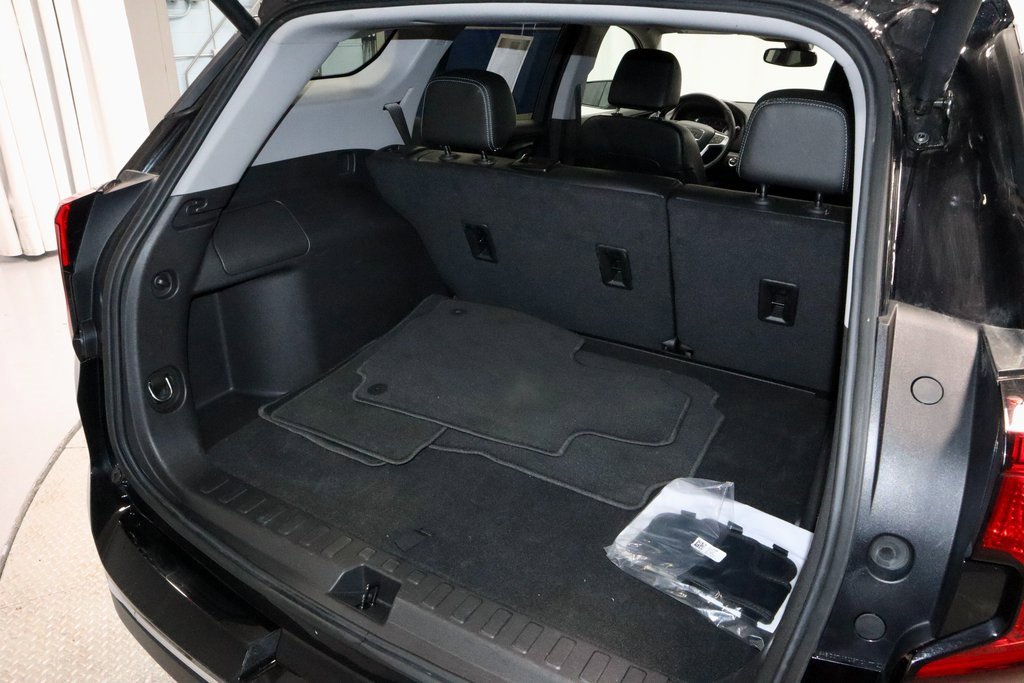 Used 2024 GMC Terrain SLT image 14