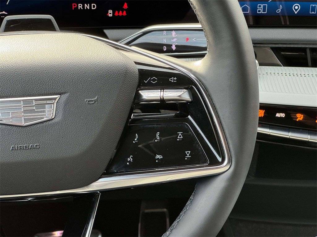 Used 2025 Cadillac Optiq Luxury 2 w/ LPO, Floor Liner Package image 34