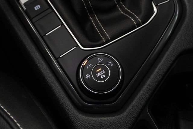 Used 2024 Volkswagen Tiguan SE image 30