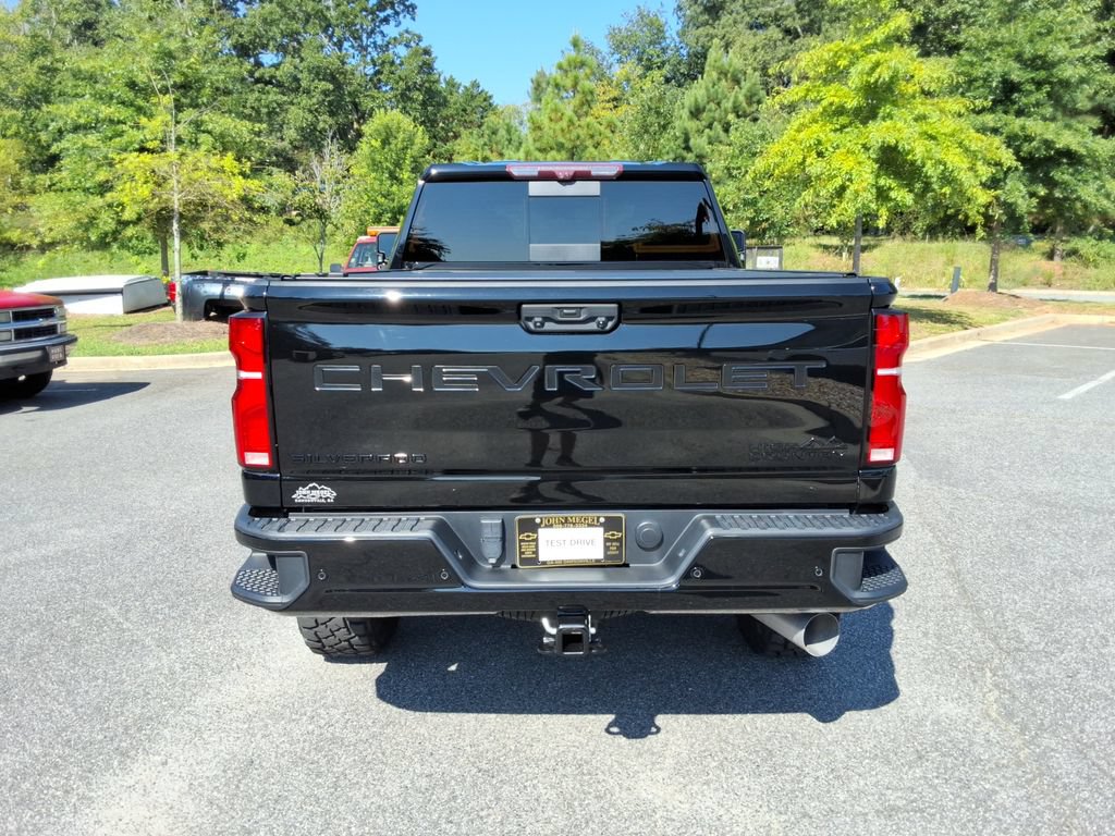 Used 2024 Chevrolet Silverado 3500 High Country w/ High Country Premium Package AWD/4WD image 6