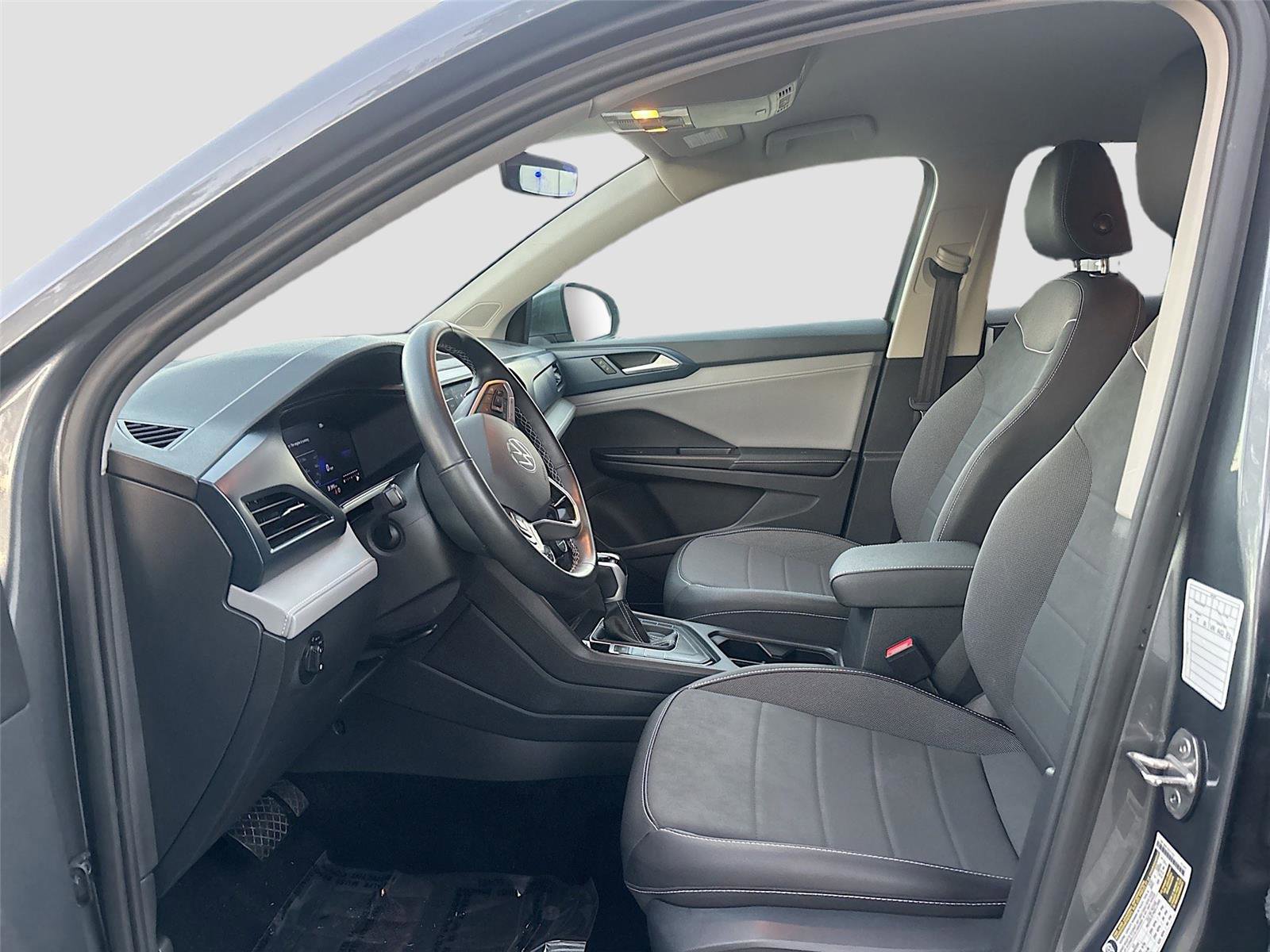 Used 2024 Volkswagen Taos SE image 23