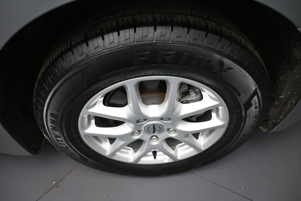 Used 2021 Chrysler Voyager Lxi FWD image 15