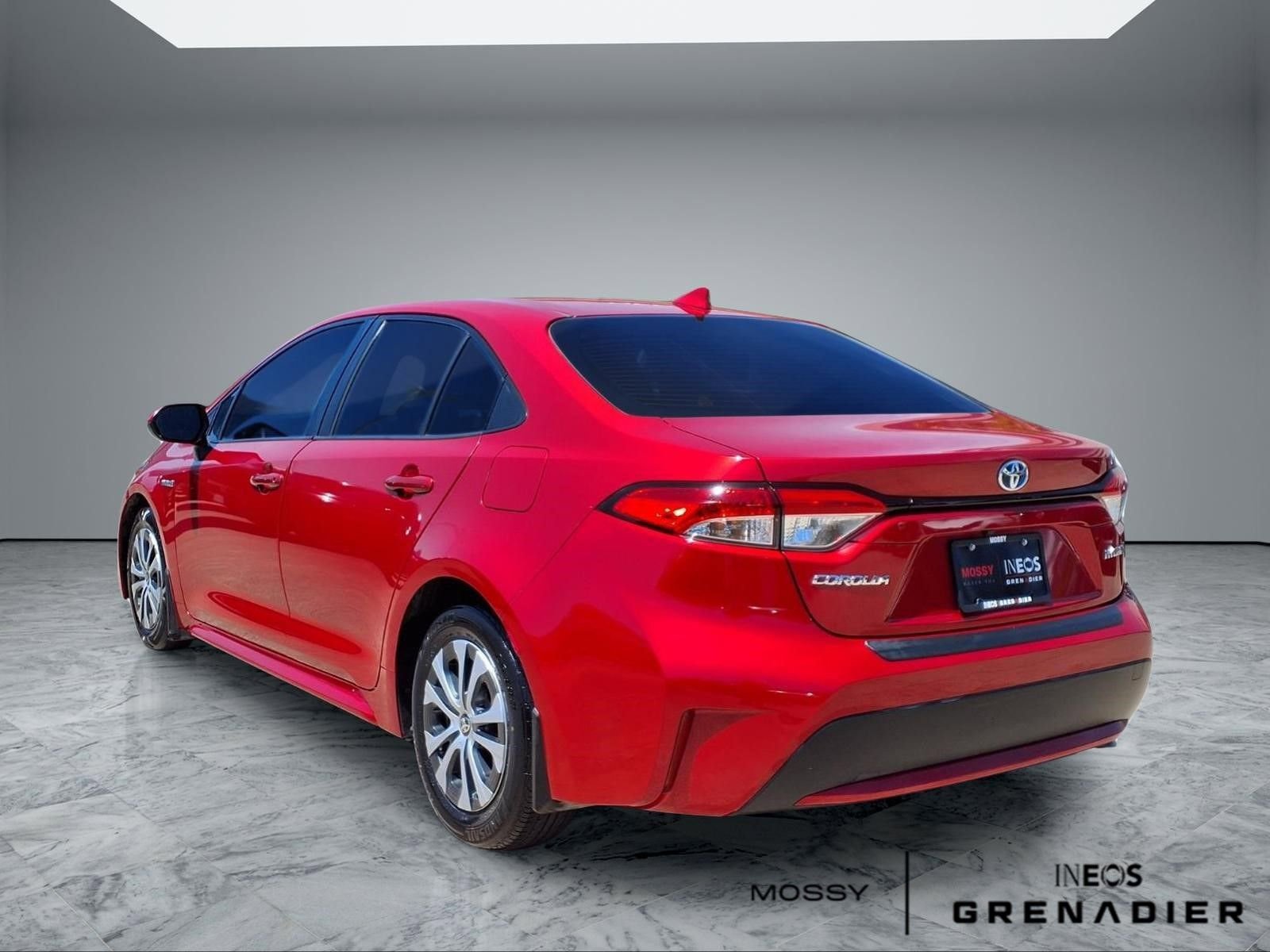 Used 2020 Toyota Corolla LE image 2