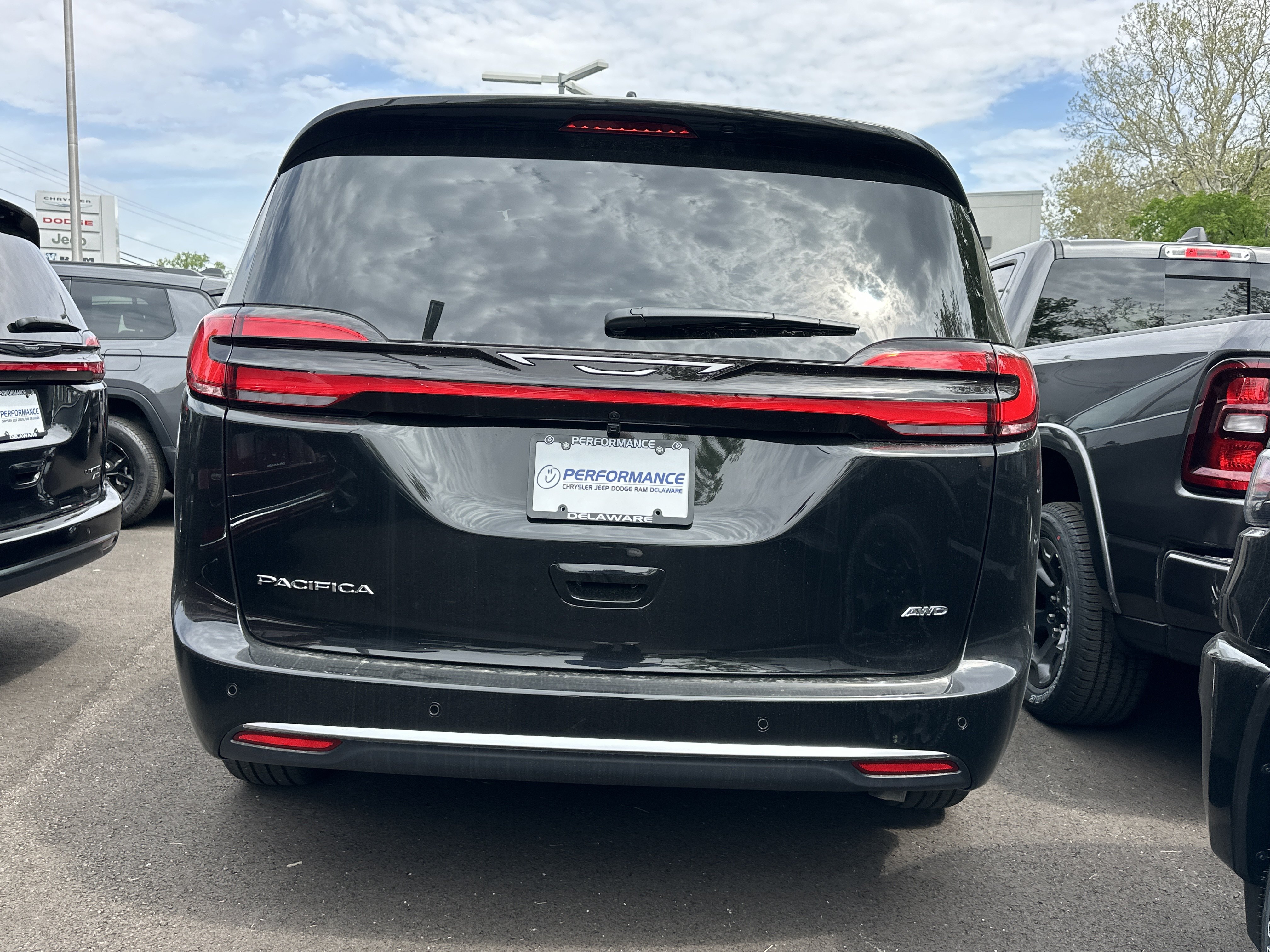 New 2027 Chrysler Pacifica Select AWD/4WD image 16