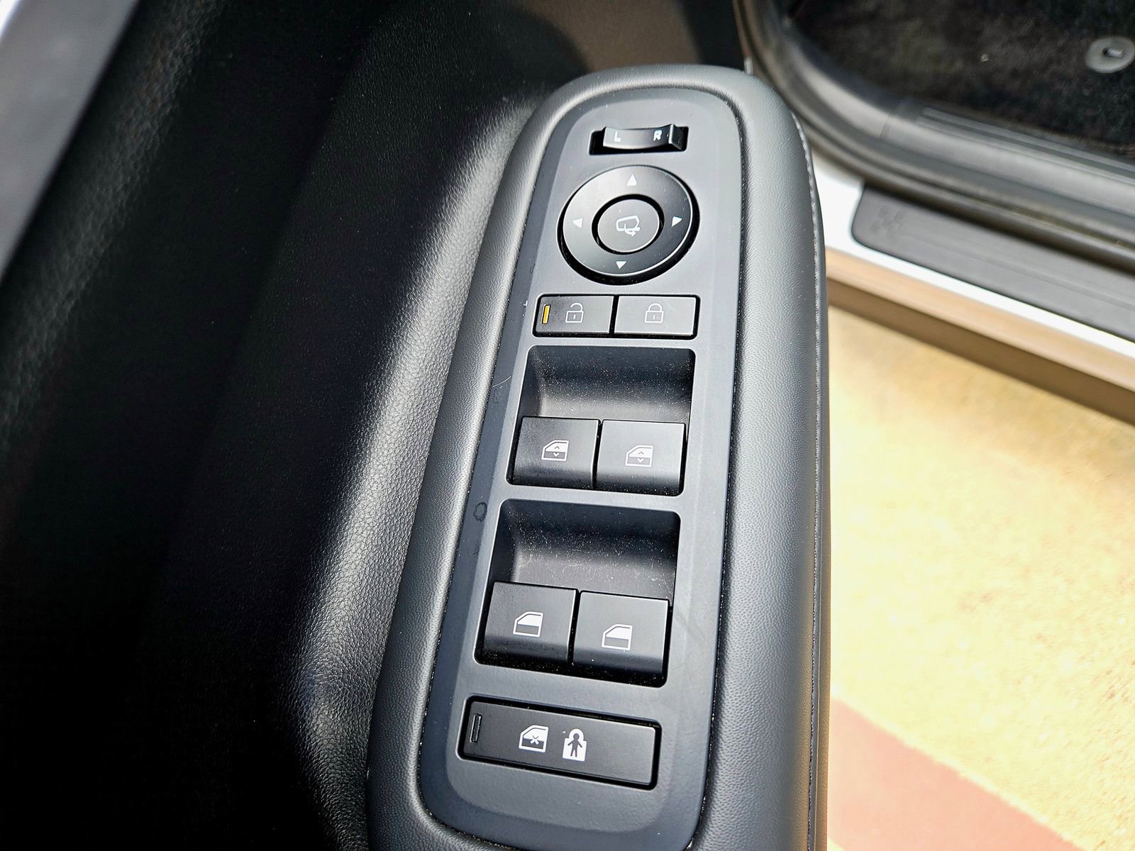 Used 2024 Hyundai Santa Fe Limited FWD image 32