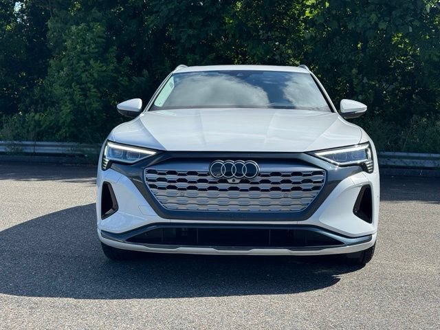 Used 2024 Audi Q8 e-tron Premium Plus w/ Premium Plus Package AWD/4WD image 2