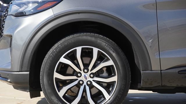Used 2025 Ford Explorer ST-Line AWD/4WD image 5