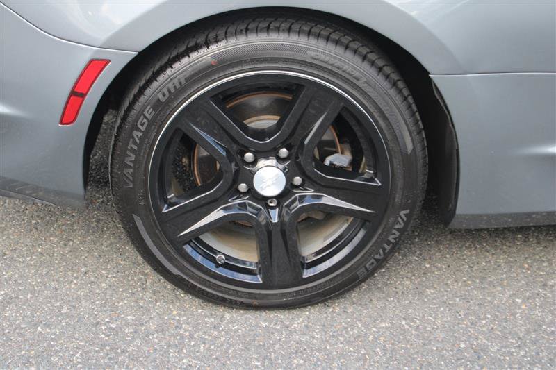Used 2020 Chevrolet Camaro LT RWD image 9