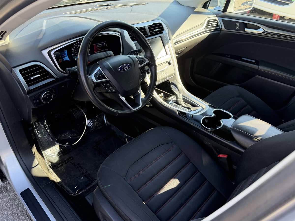 Used 2014 Ford Fusion SE image 7