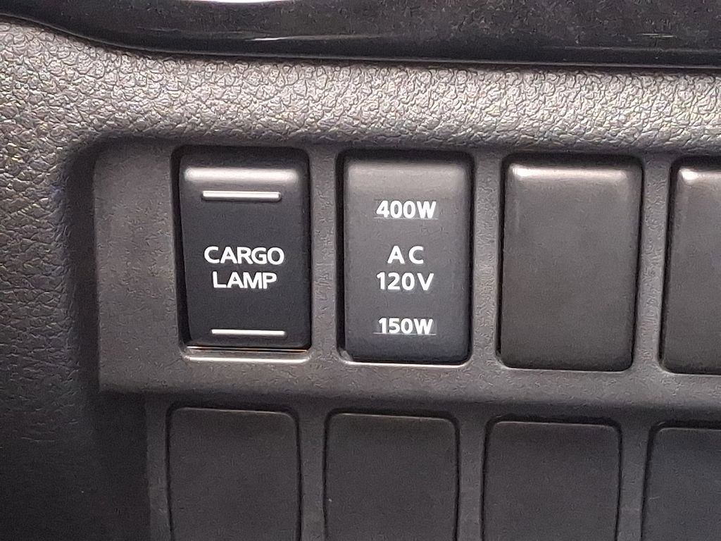 Used 2021 Nissan Titan SV w/ SV Convenience Package image 23