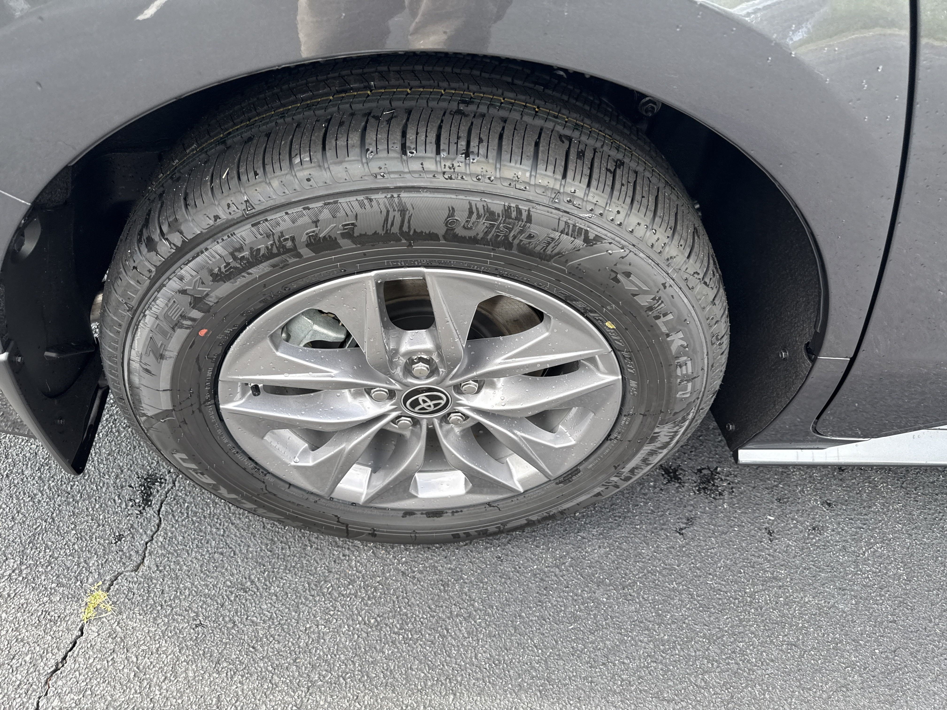 New 2025 Toyota Sienna XLE w/ XLE Plus Package FWD image 11