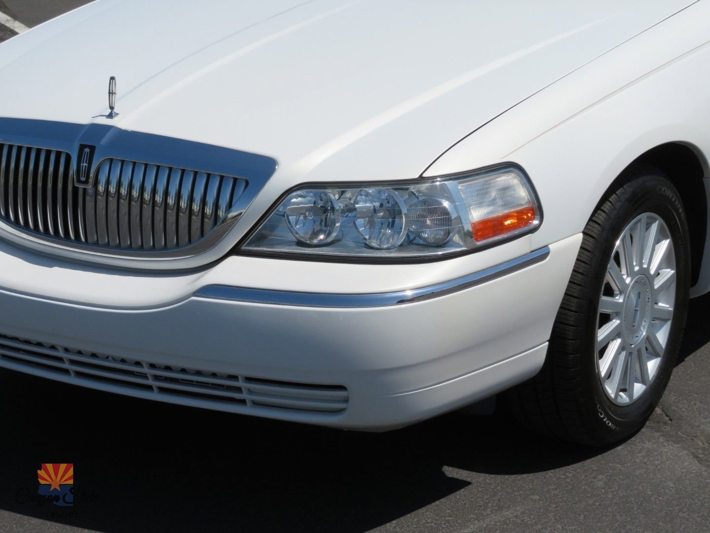 Used 2003 Lincoln Town Car Executive image 14