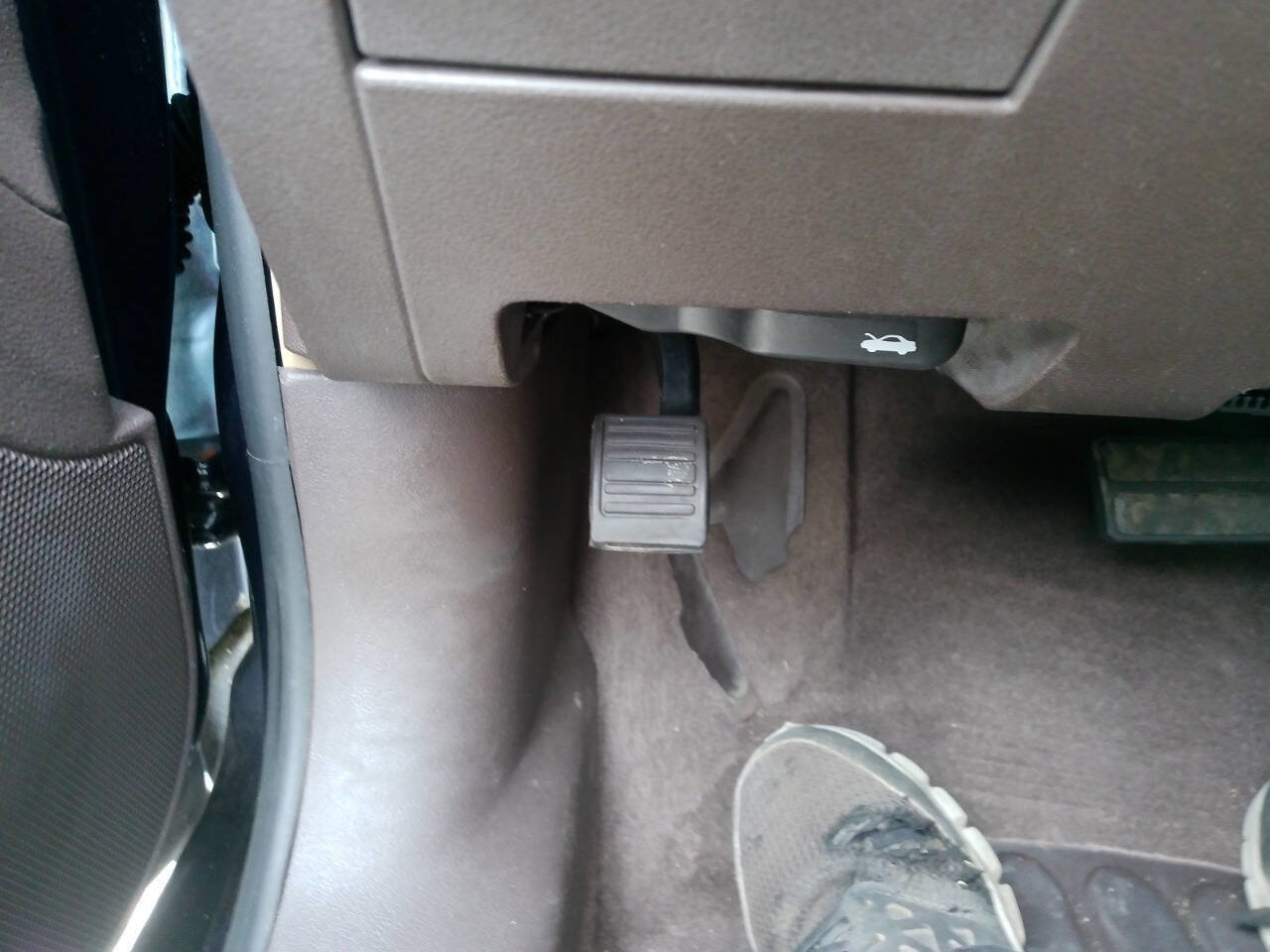 Used 2009 Chevrolet Malibu LTZ w/ Rear Power Package image 26