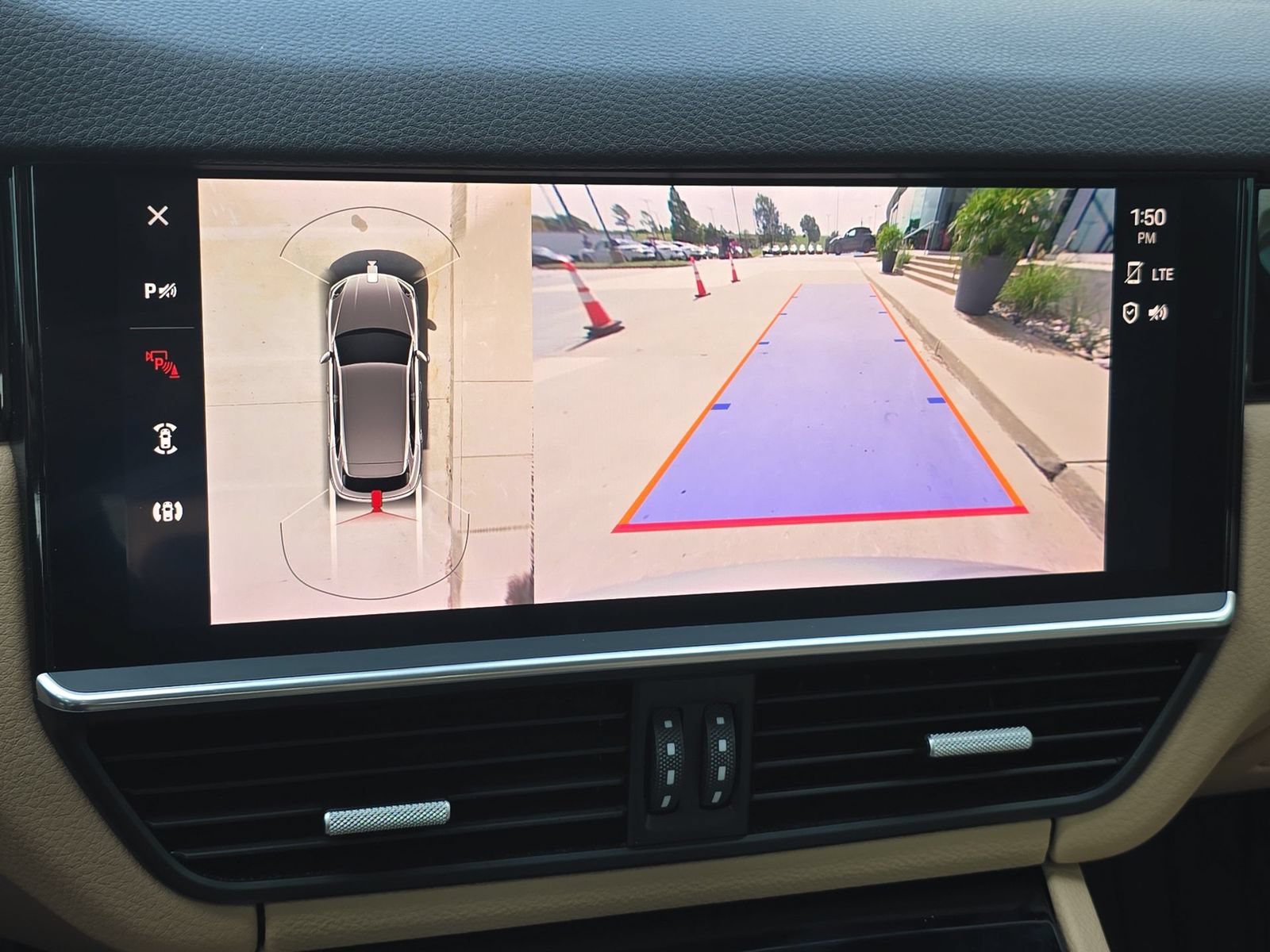 Certified 2023 Porsche Cayenne AWD/4WD image 20