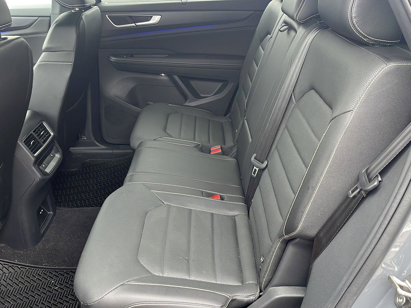 Used 2024 Volkswagen Atlas Cross Sport SEL R-Line image 8