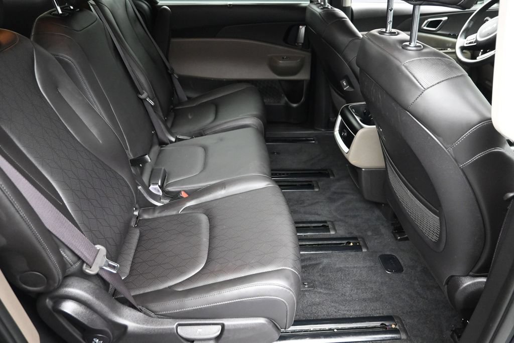 Used 2025 Kia Carnival EX FWD image 10