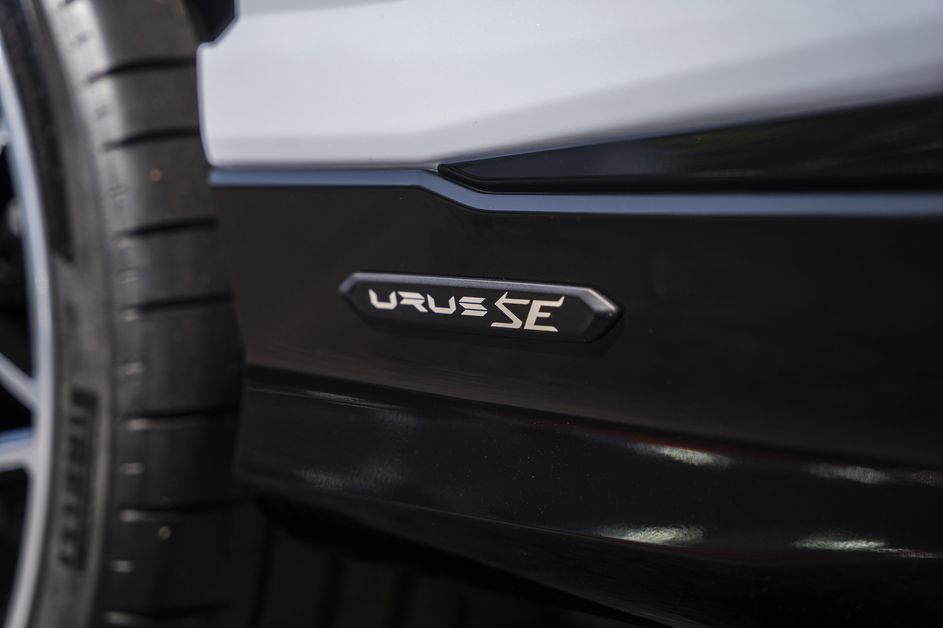 Used 2025 Lamborghini Urus SE AWD/4WD image 14
