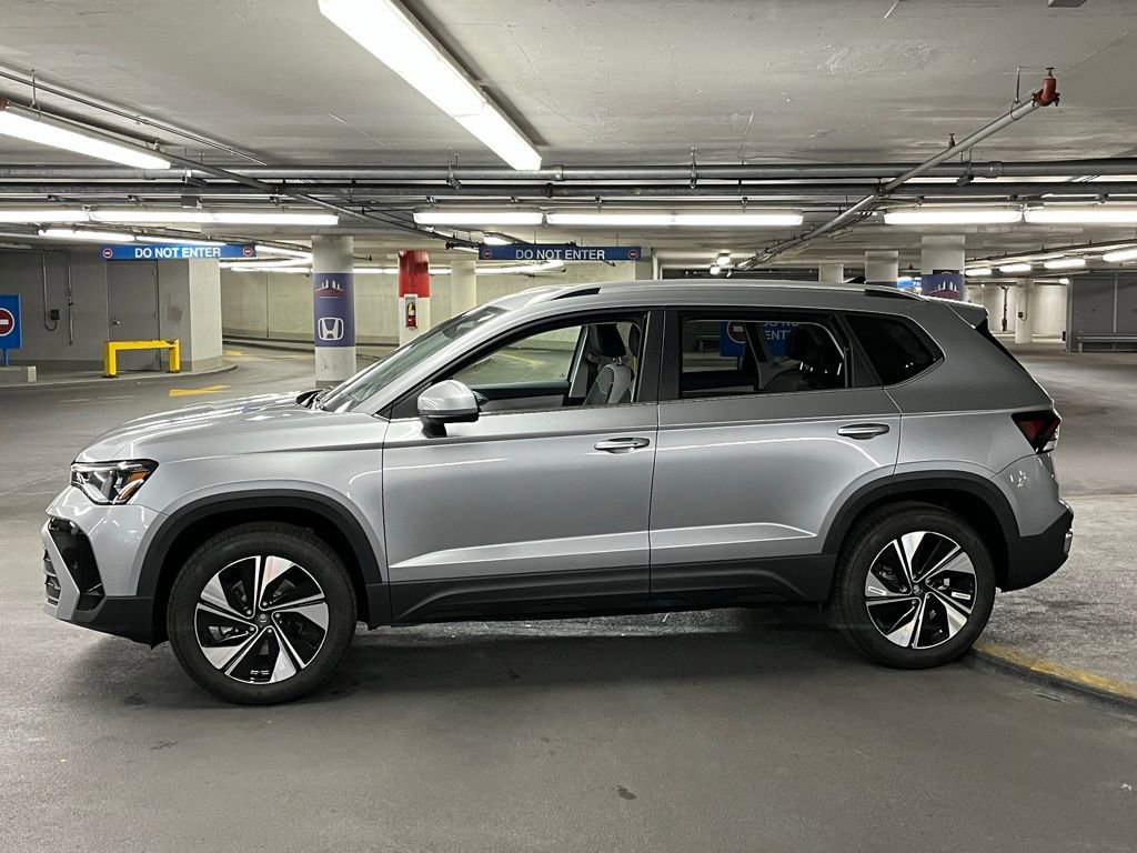 New 2025 Volkswagen Taos SE image 31