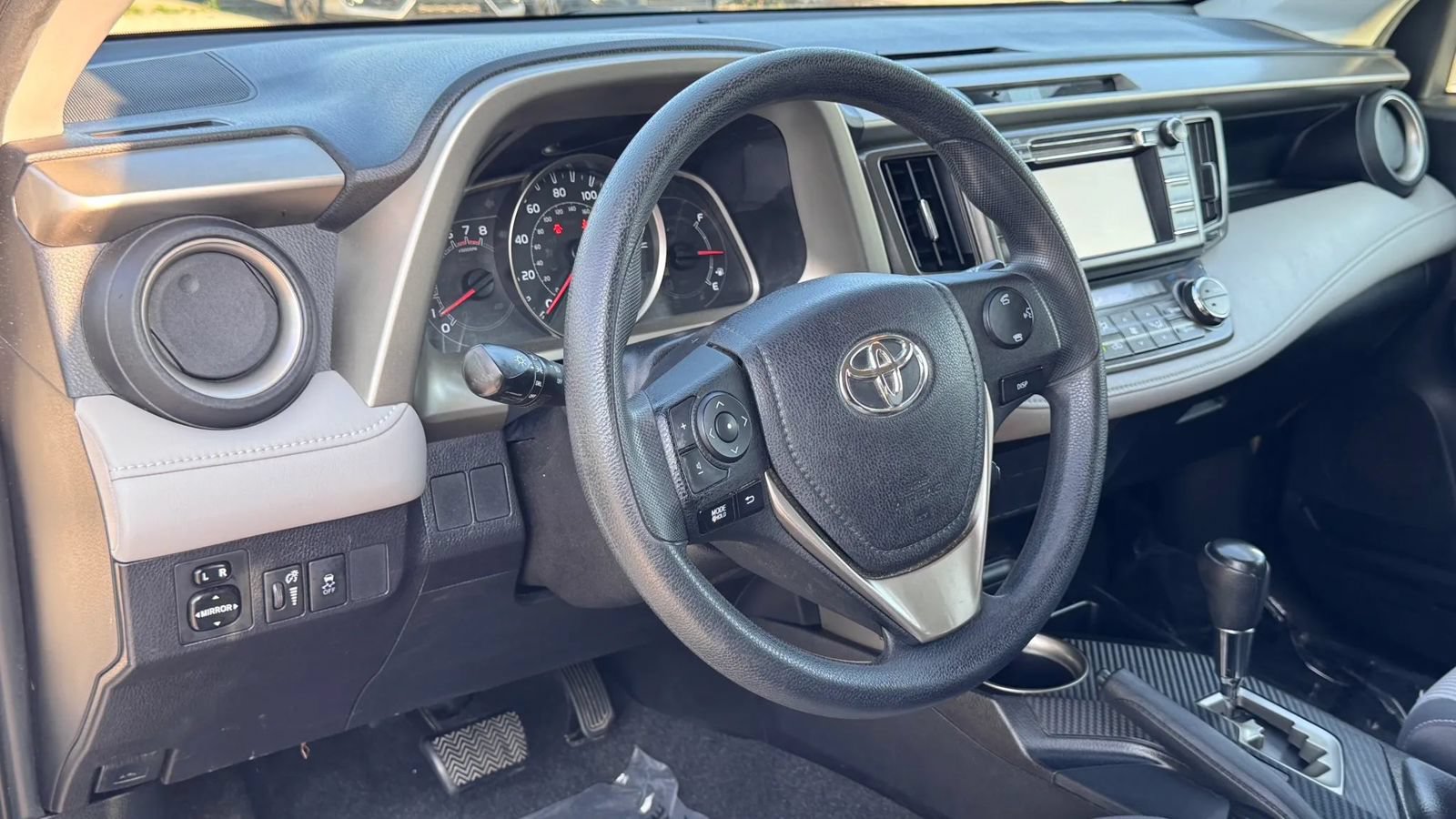 Used 2015 Toyota RAV4 XLE FWD image 14