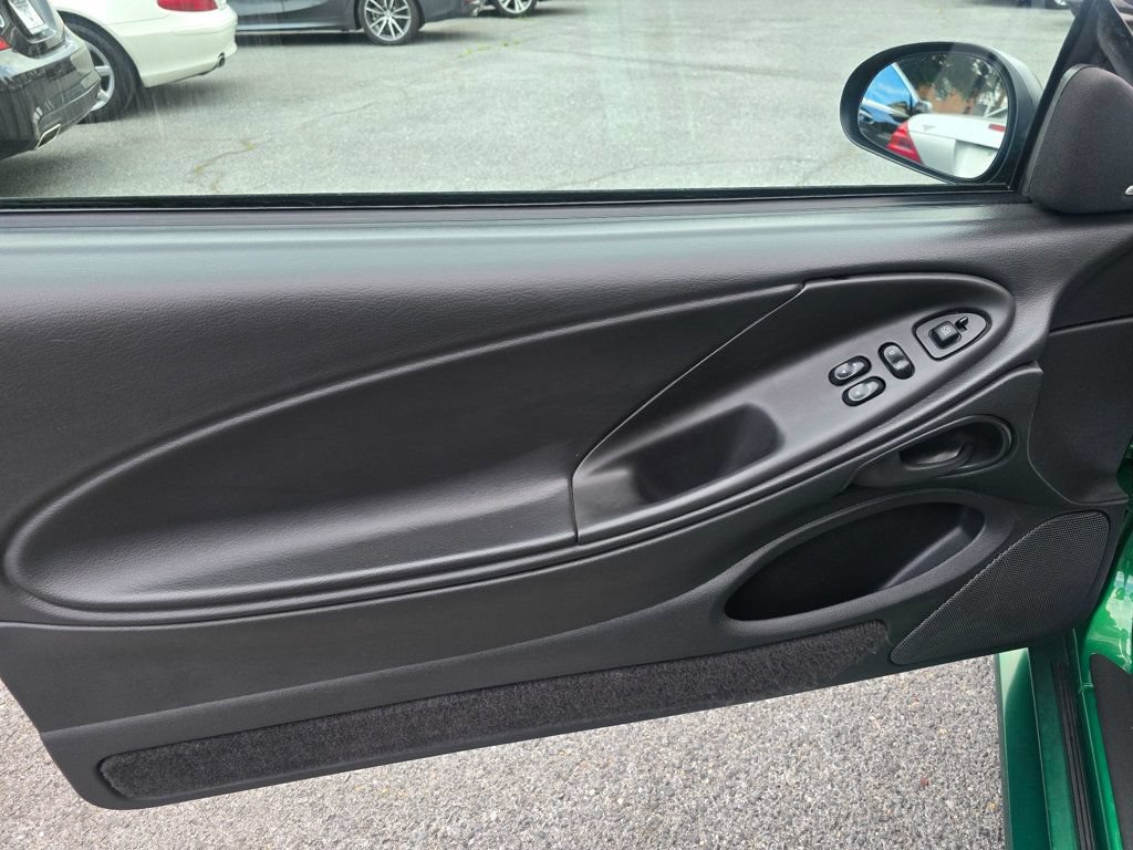 Used 2001 Ford Mustang Premium RWD image 9