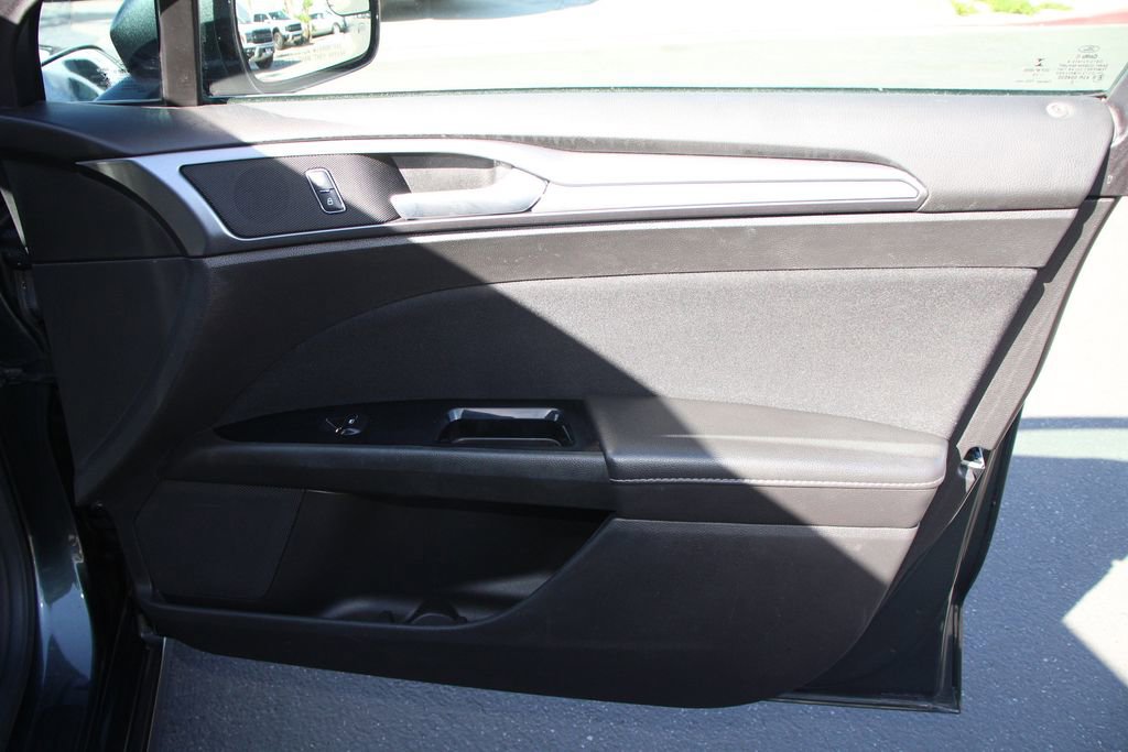 Used 2016 Ford Fusion SE image 26