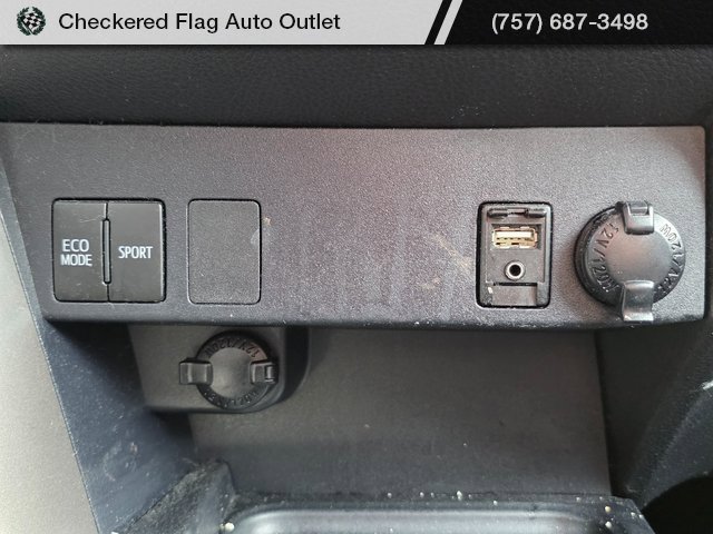 Used 2018 Toyota RAV4 LE image 18