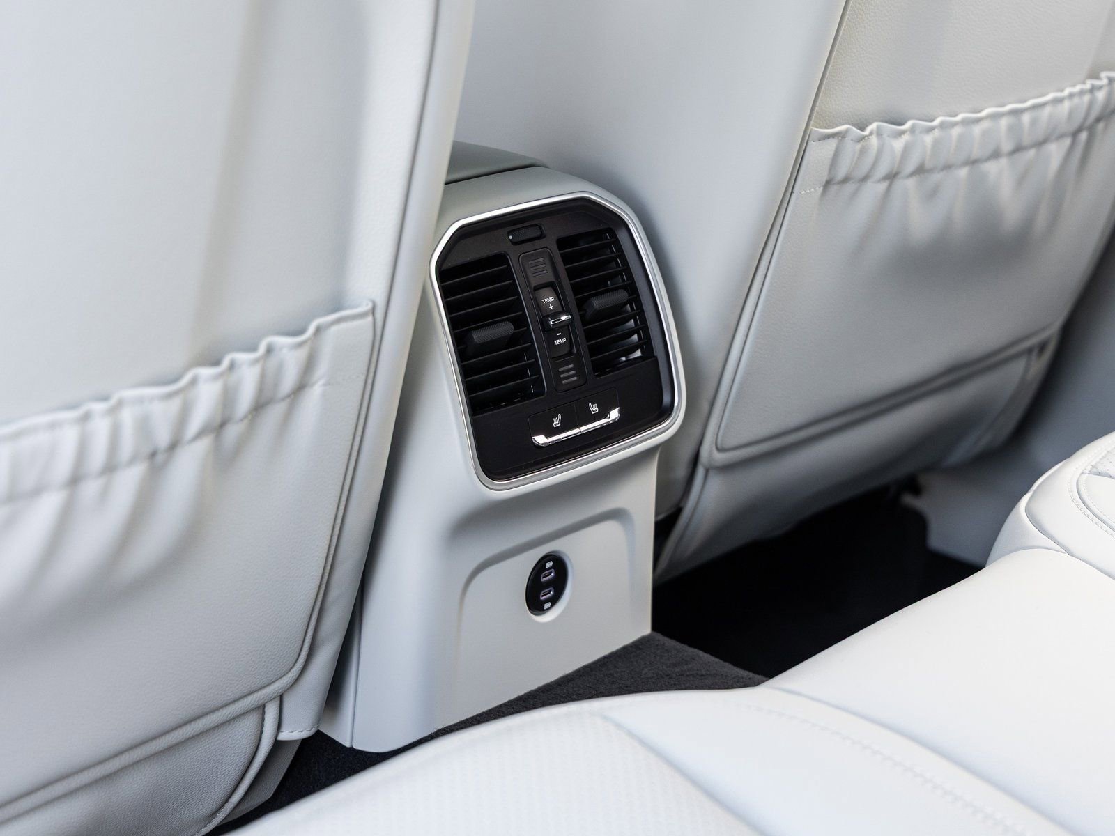 New 2026 Porsche Macan Turbo image 37