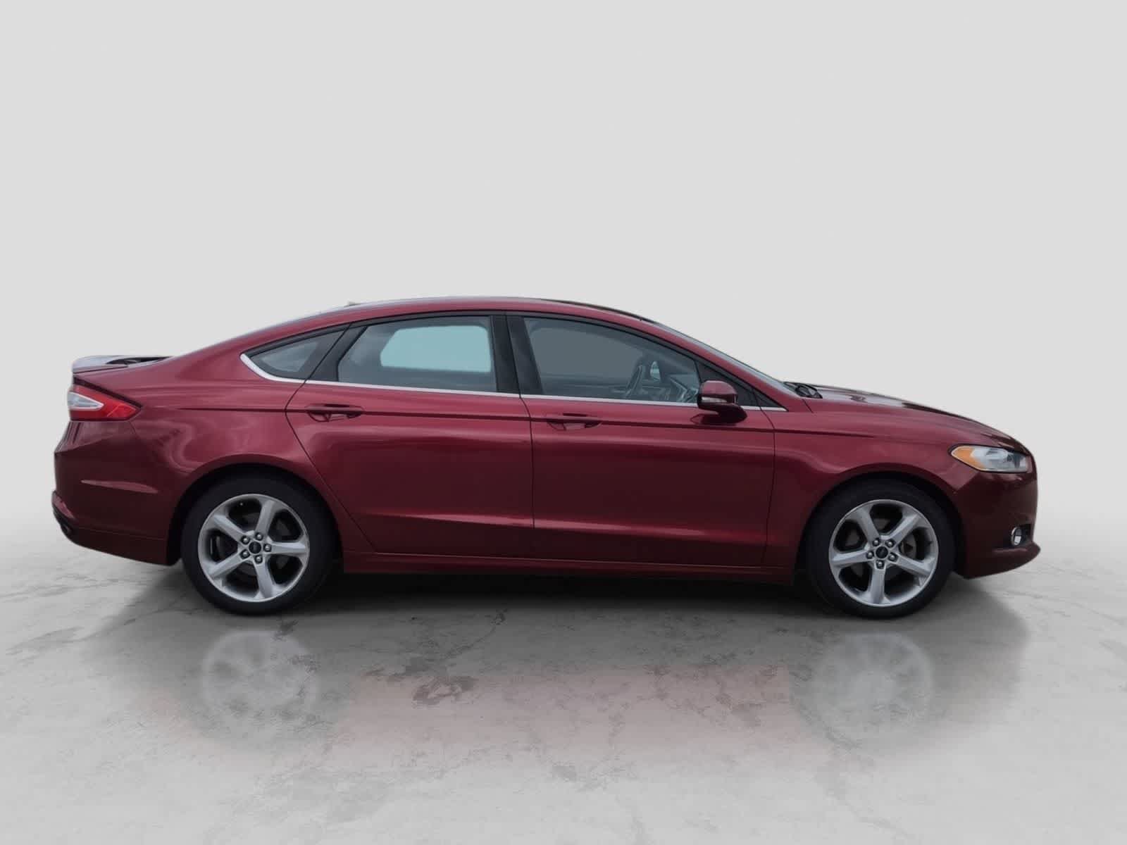 Used 2016 Ford Fusion SE FWD image 9