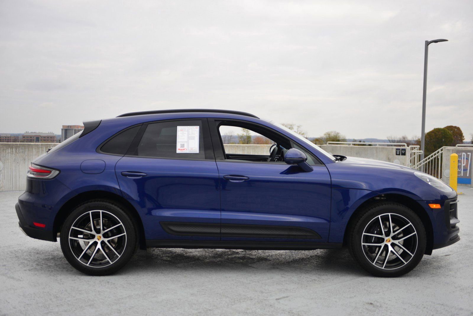 Used 2025 Porsche Macan image 8