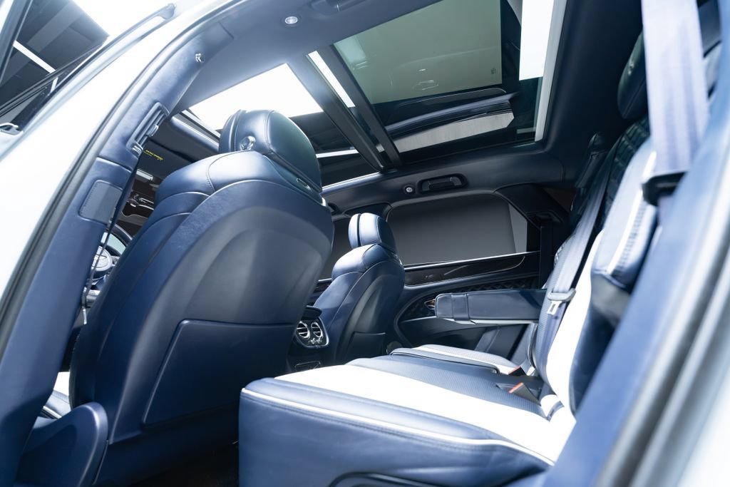 Used 2022 Bentley Bentayga AWD/4WD image 48