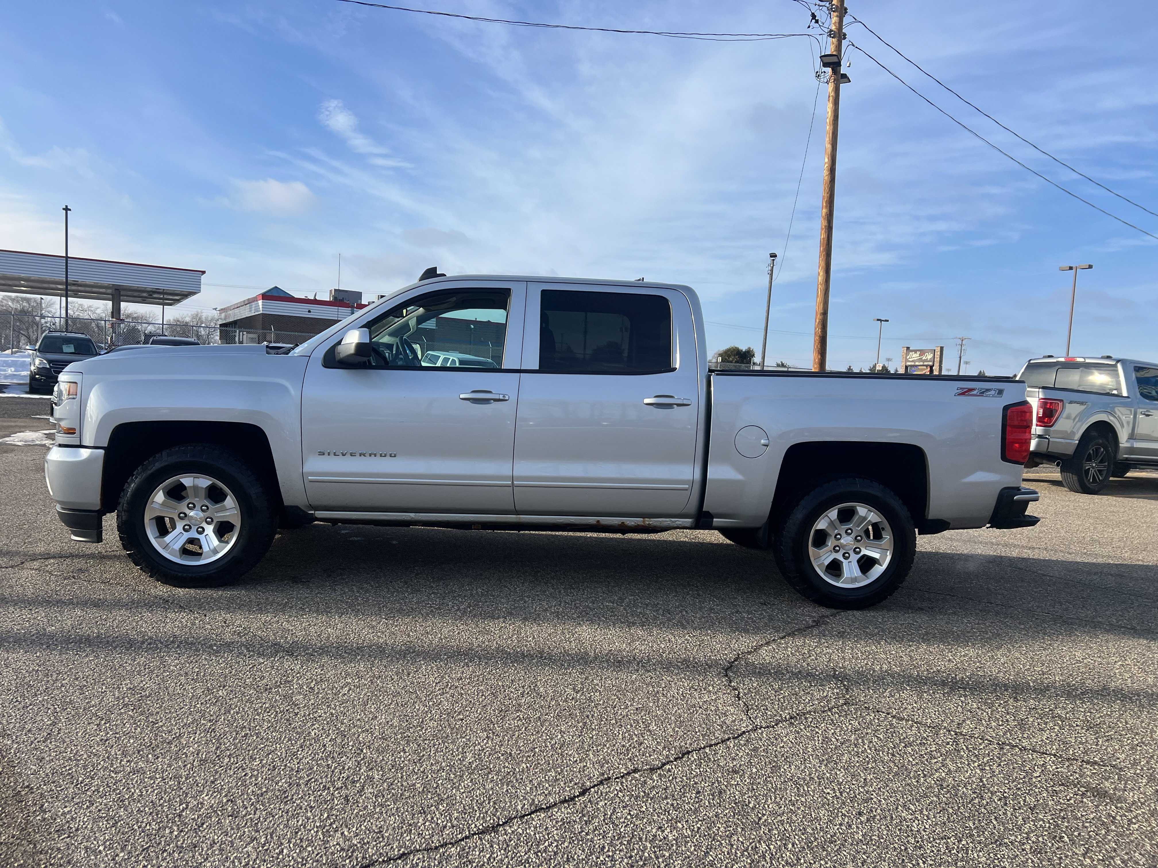 Used 2016 Chevrolet Silverado 1500 LT w/ LT Convenience Package image 4
