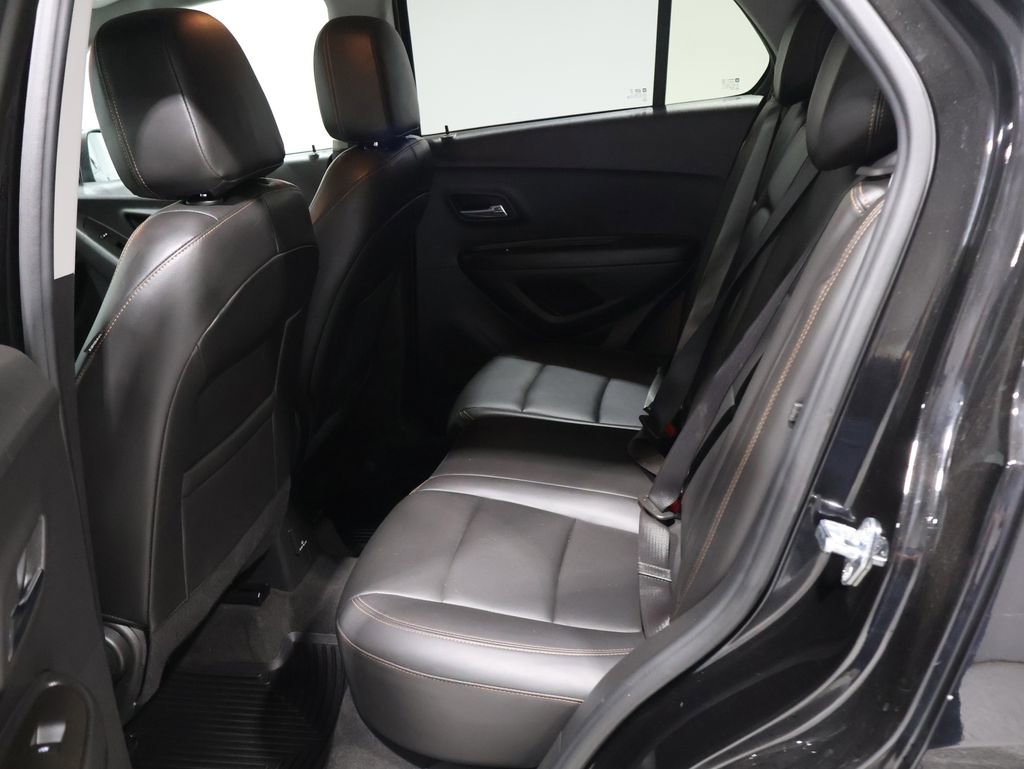 Used 2022 Chevrolet Trax LT w/ Premium Seat Package image 18