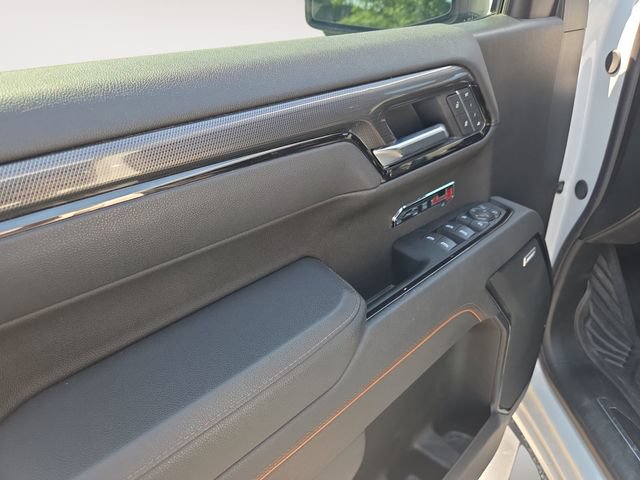 Used 2025 GMC Sierra 1500 AT4 w/ Technology Package AWD/4WD image 9