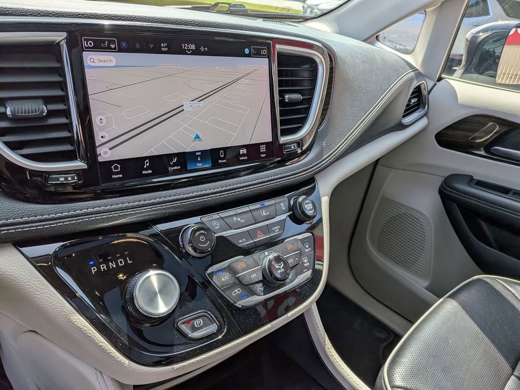 Used 2024 Chrysler Pacifica Limited image 19