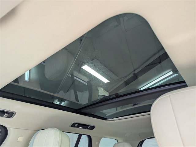Used 2023 Land Rover Range Rover SE image 13