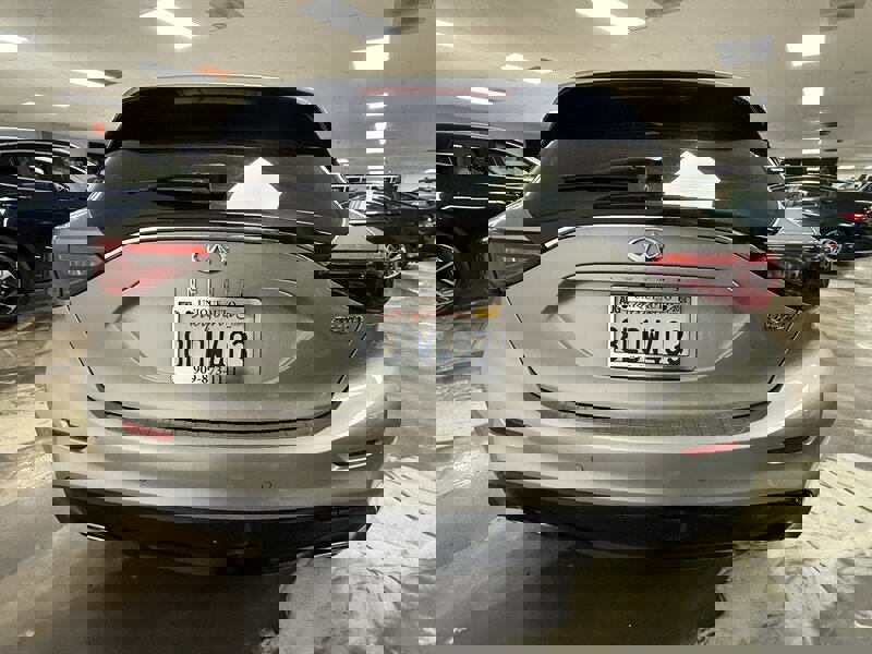 Used 2019 INFINITI QX30 w/ Cargo Package image 4