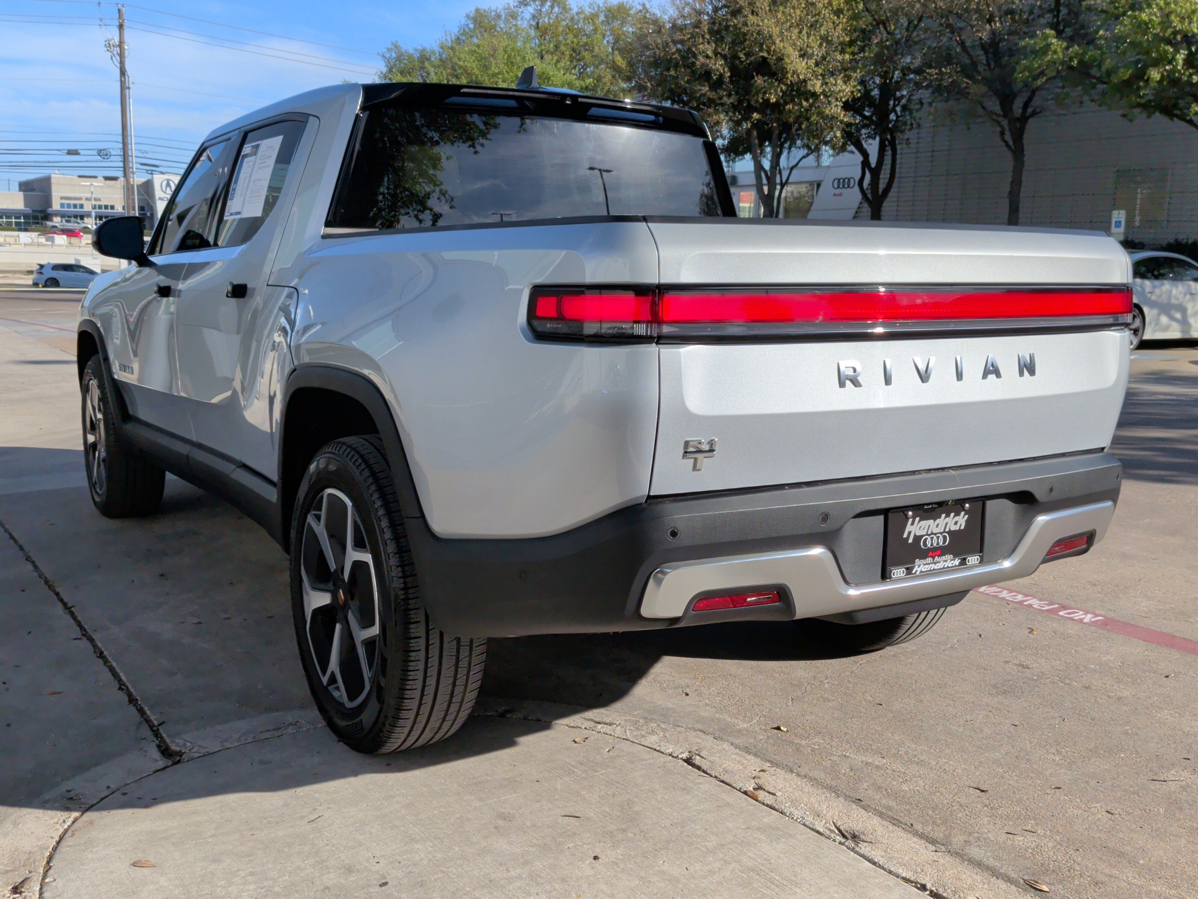 Used 2024 Rivian R1T Adventure AWD/4WD image 8